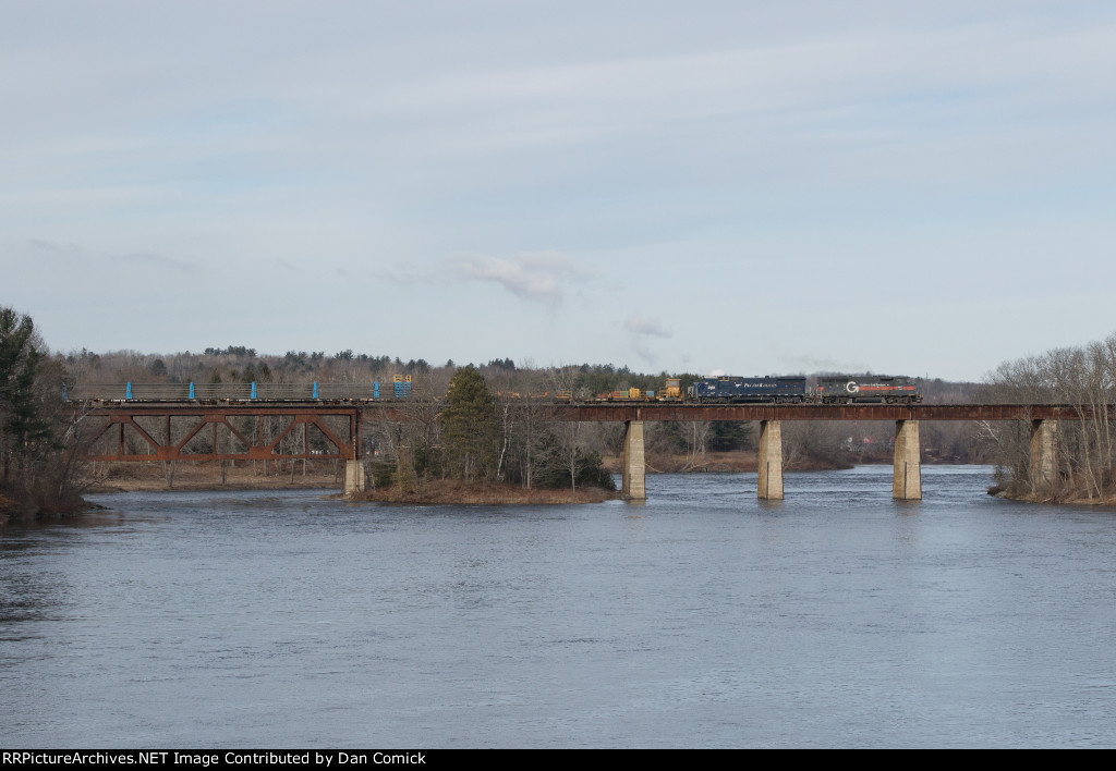 MEC 514 Leads the Rail Extra over the Kennebec River